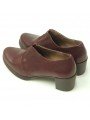 Comprar Online Zapatos Yokono Shoes con tacon bajo en goma, modelo Jane 008, color burdeos, vista del talon