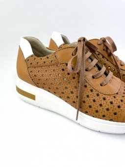 Deportivas lince modelo 12902, piel troquelada, color marron, con cordones, con cuña. vista portada