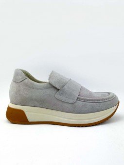 Mocasín deportivo Lince, modelo 15202, color gris perla, con elástico, plataforma, de ante, vista  lateral exterior