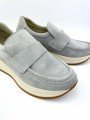 Mocasín deportivo Lince, modelo 15202, color gris perla, con elástico, plataforma, de ante, vista portada.