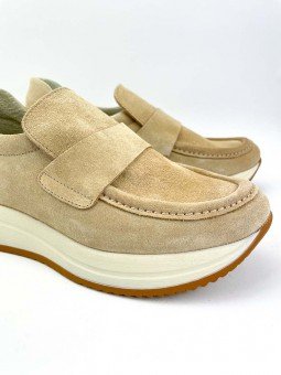 Mocasín deportivo Lince, modelo 15202, color camel claro, con elástico, plataforma, de ante, vista  detalle.