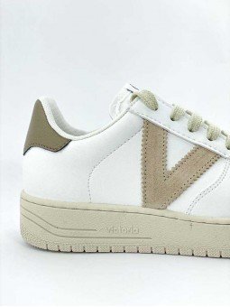 Zapatillas Retro Victoria de piel modelo 129202, tenis color taupe, vista logo.