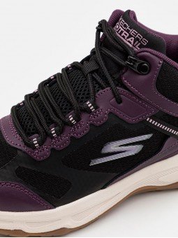 Botines Skechers Go Run Trail Altitude Highly Elevated, modelo 128206 bkpr, color negro-morado, vista detalle.